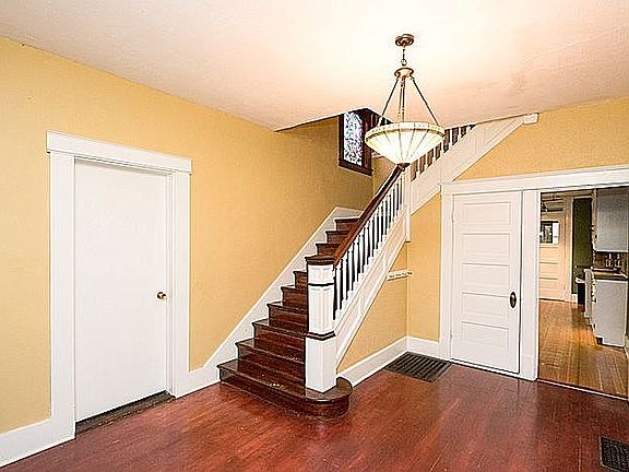 2nd image of 501 E Jefferson St