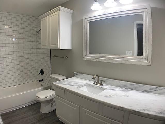 1st image of 202 Woodlake Dr