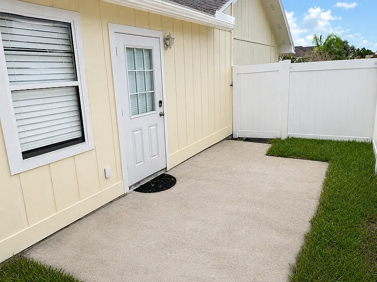 Entrance to separate 1 bed/1 bath
