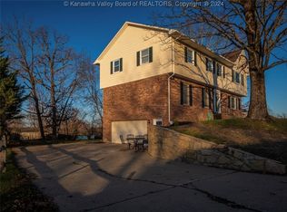 11 Carriage Rd, Charleston, WV 25314