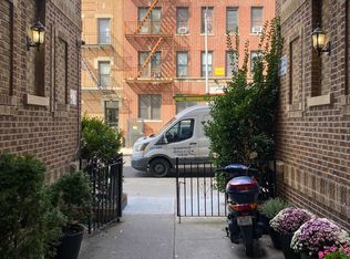 3215 34th St APT 3B, Astoria, NY 11106