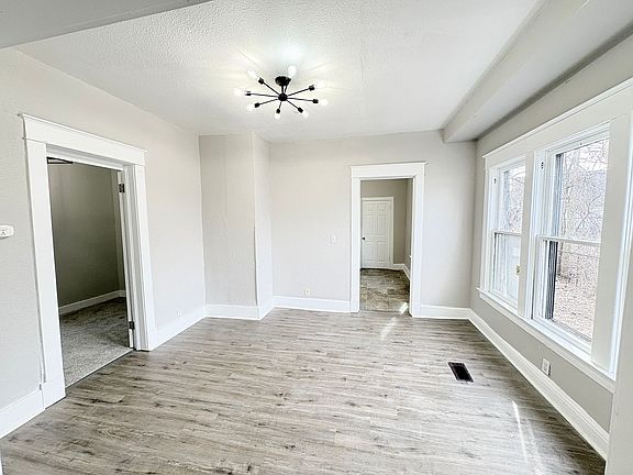 2nd image of 1521 Belmont Ave