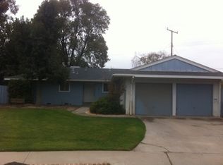 435 E Sycamore Dr, Hanford, CA 93230