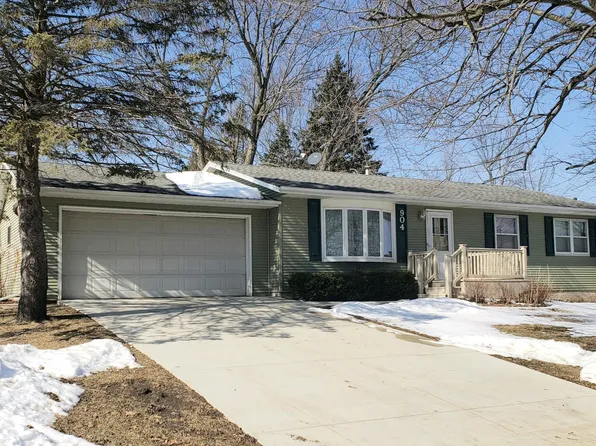 904 W Farmland Dr, Maquoketa, IA 52060