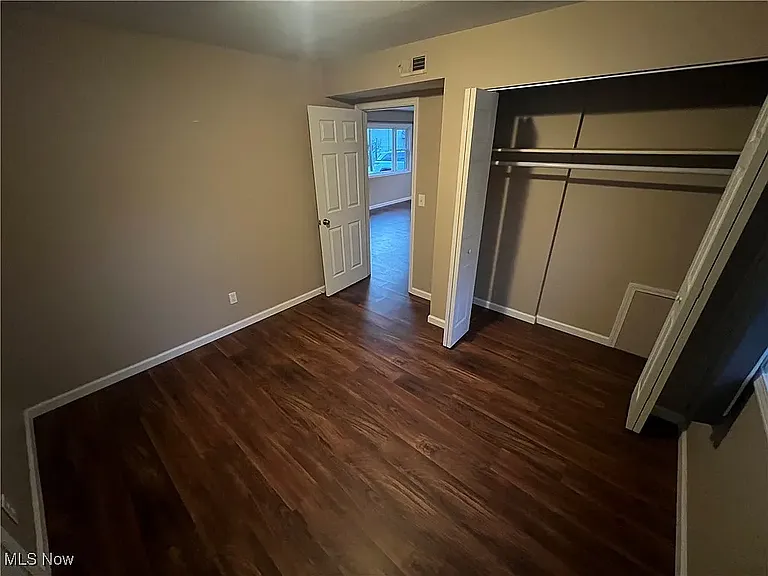 487 W Willowview Dr — Photo 6