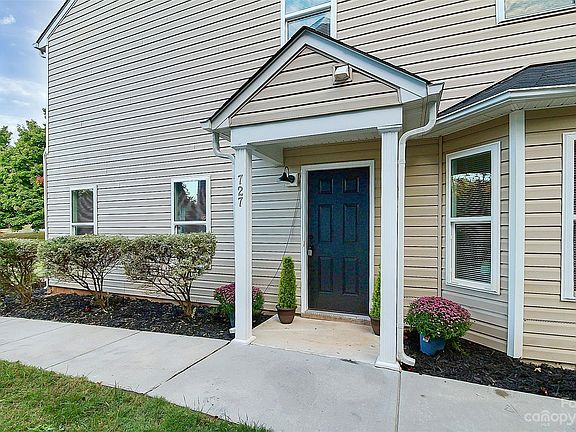 3rd image of 727 Plaza Walk Dr
