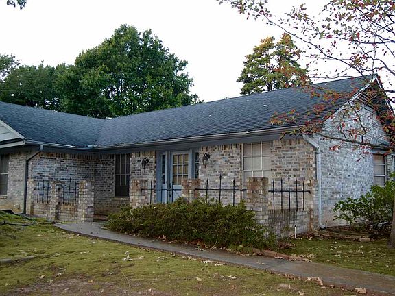 2nd image of 1105 Briarwood Ln