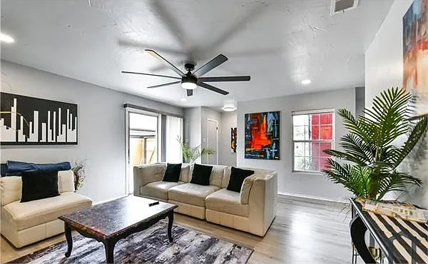 2203 Coach Dr — Photo 4