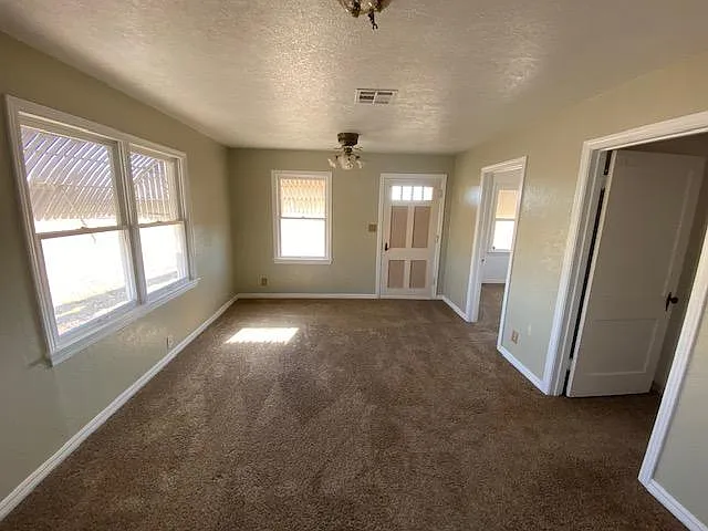 5522 W Willow Rd — Photo 3