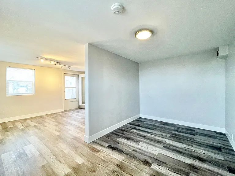 415 N Main St — Photo 5