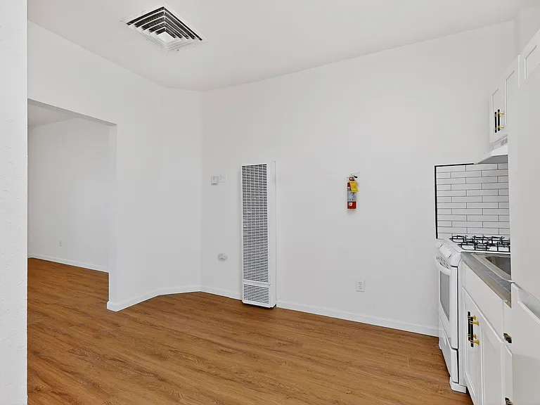424 Broadway Blvd SE — Photo 9