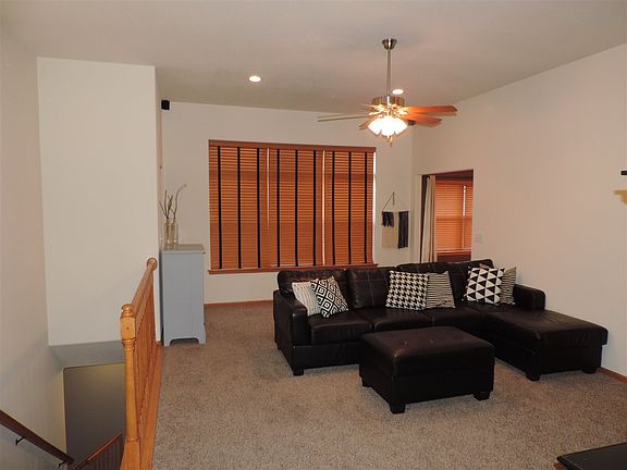 4th image of 1470 Fawn Dr