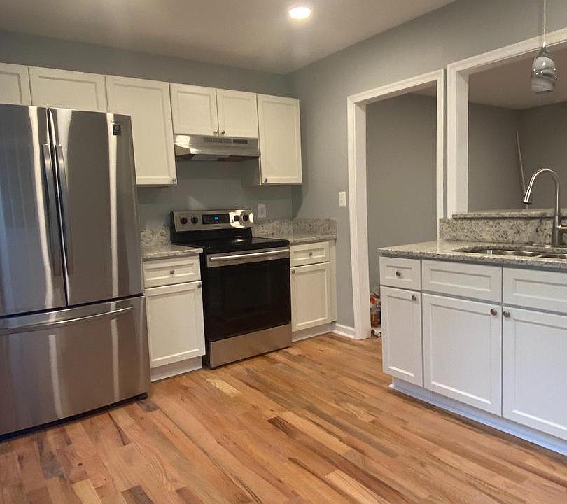 1st image of 6204 Oak Grove Dr