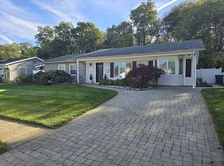 65 Forest Park Ter, Monroe Township, NJ 08831