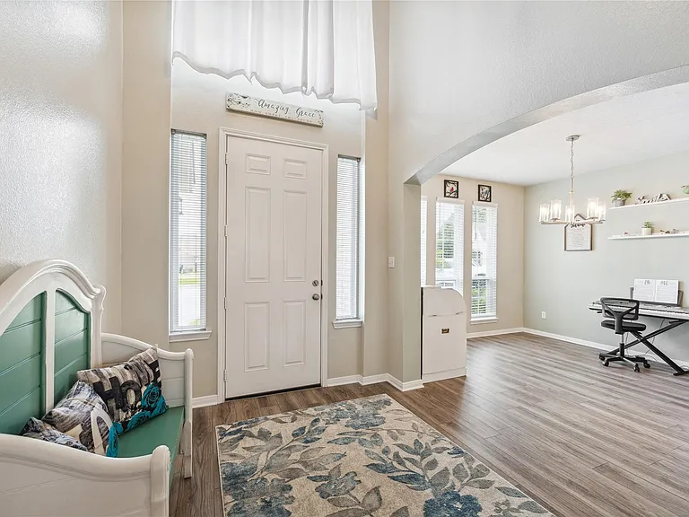 312 Brocks Ct — Photo 3