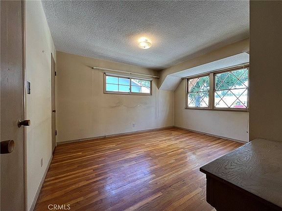 5th image of 21004 Lanark St
