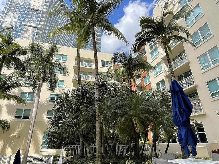 2000 N Bayshore Dr #525 — Photo 30