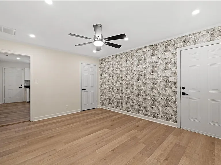 1801 Morehead Ave — Photo 5