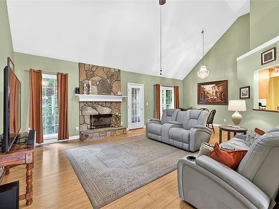 5th image of 4823 Stephens Rd