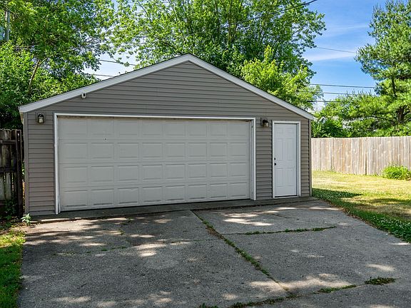 5th image of 819 Marie Ave