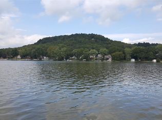 W11368 Red Cedar Dr, Lodi, WI 53555