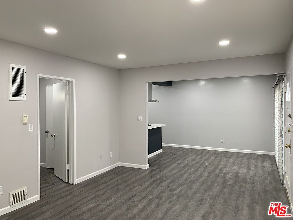 1st image of 2026 Oak St APT 3