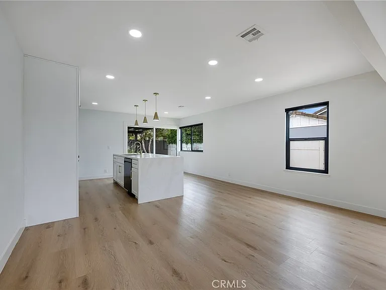 5402 Jefferson St — Photo 30