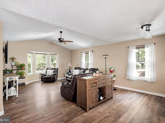4th image of 1198 Johnnycake Ln