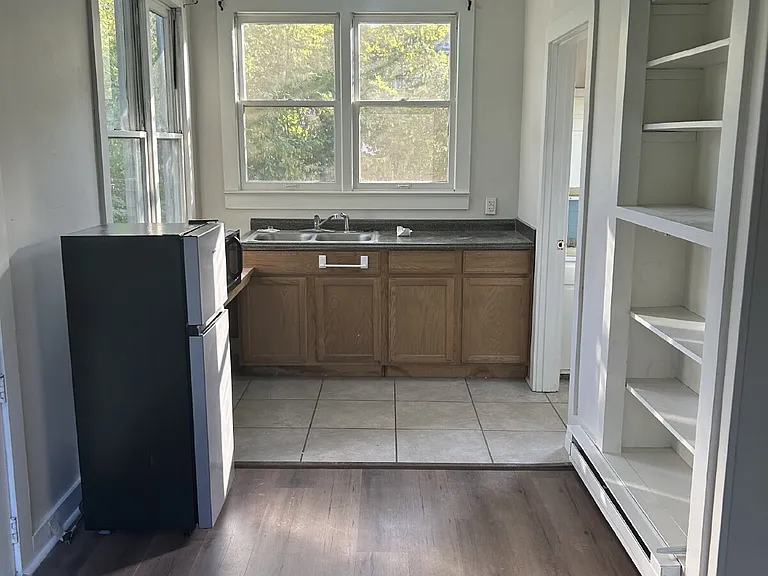 Studio, 1.0 bath, 450 sqft, $625 — Photo 4