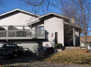 9772 Dorset Ln, Eden Prairie, MN 55347
