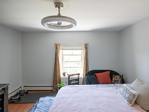 4th image of 170 Montgomery St APT 1