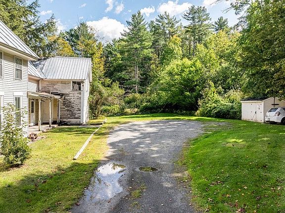 3rd image of 61 Slayton Hill Road