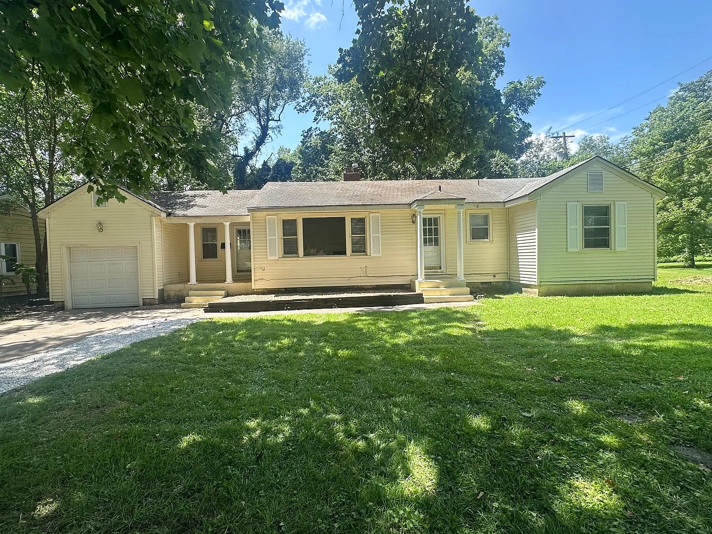 3-Bedroom House Near Phelps Grove Park! — Photo 1