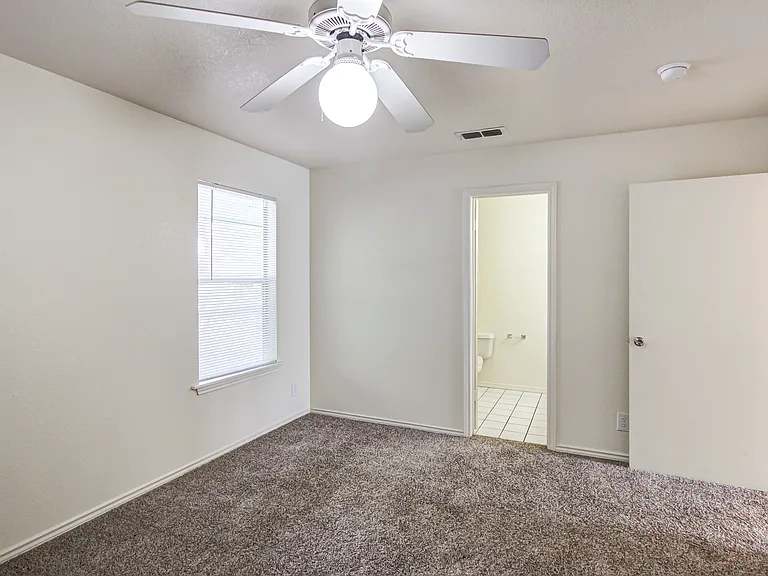 Oak Terrace Apartments — Photo 31