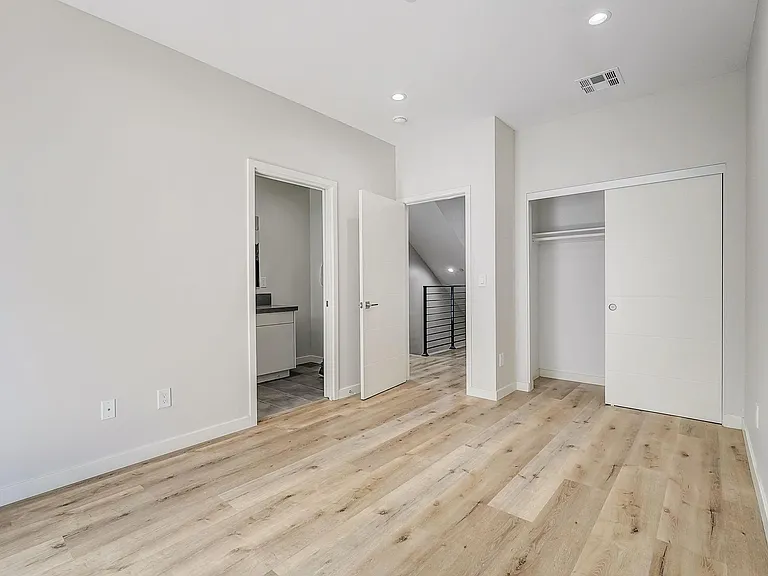 834 N June St #834 — Photo 21