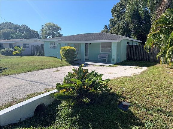 3rd image of 3414 Cambridge Dr