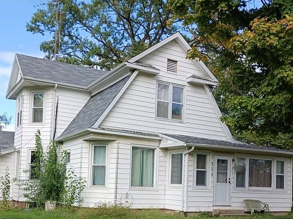 206 W 1st St, Lostant, IL 61334 | MLS #11913124 | Zillow