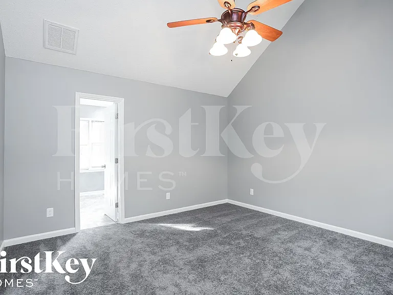 4905 Chimney Springs Dr — Photo 8
