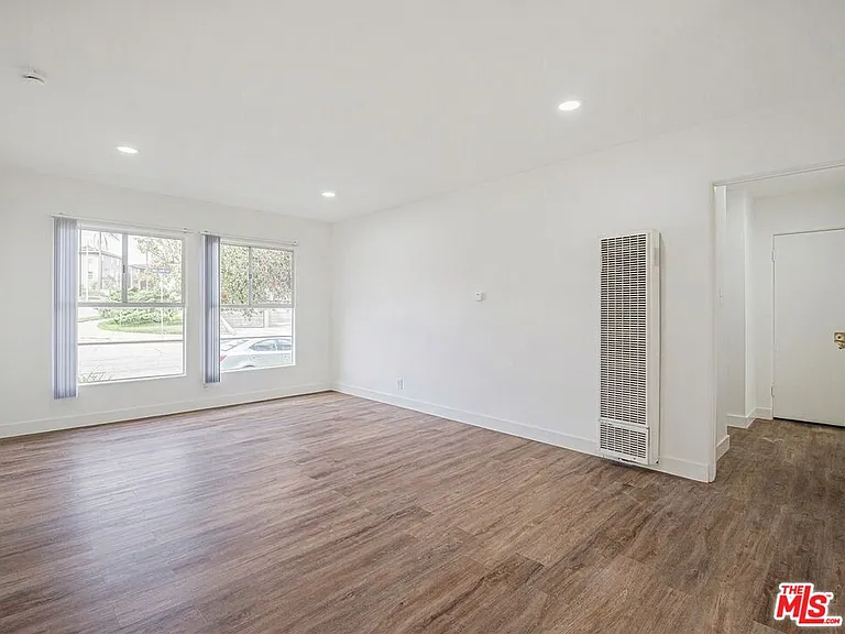 3370 W 83rd St — Photo 1