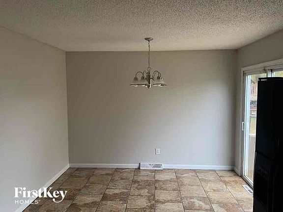 5th image of 705 NE Westwind Dr