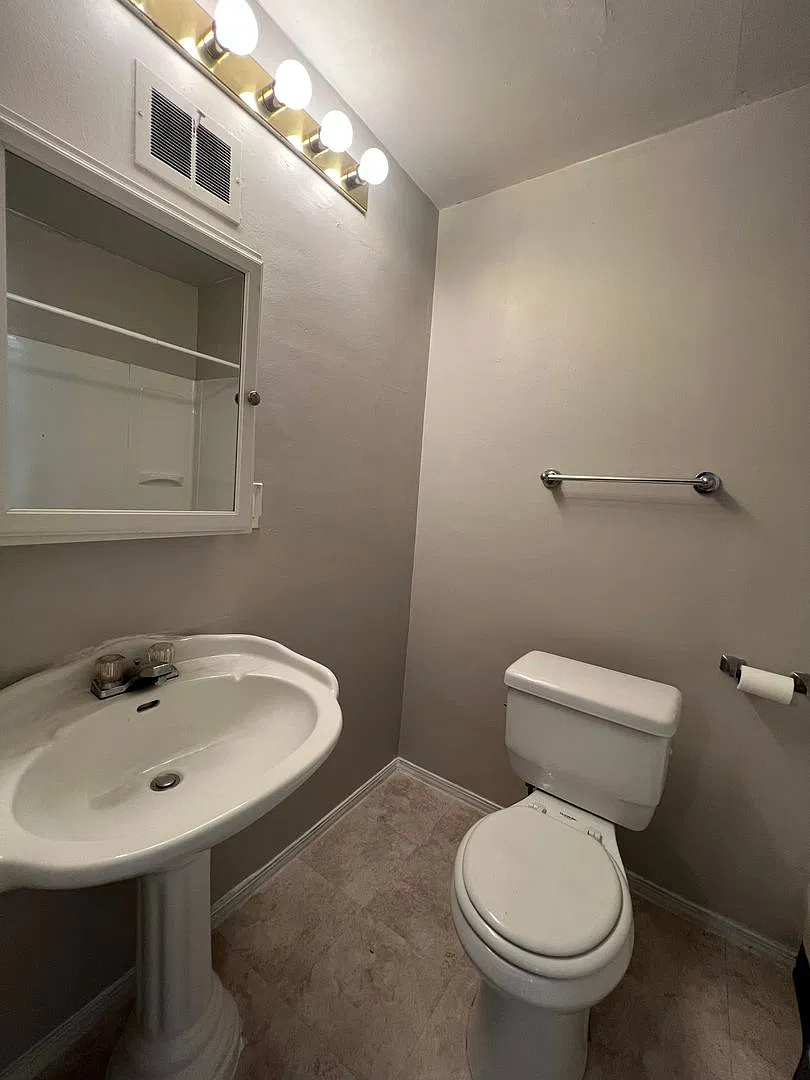 2800 East 61st Street — Photo 3