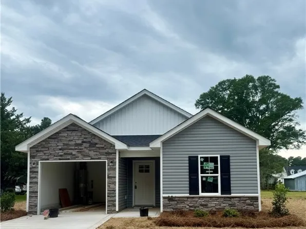 412 Maple St, Roseboro, NC 28382