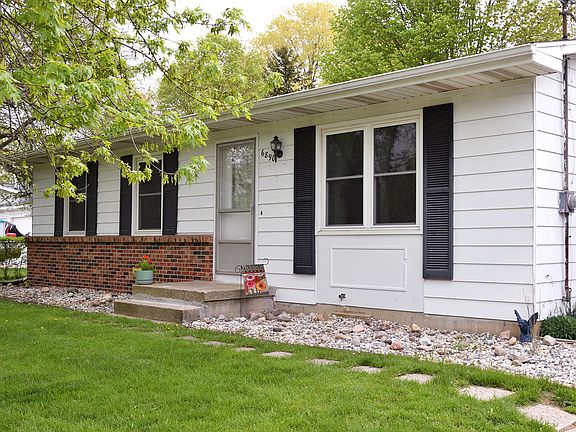 2nd image of 6890 Woodhills Dr NE