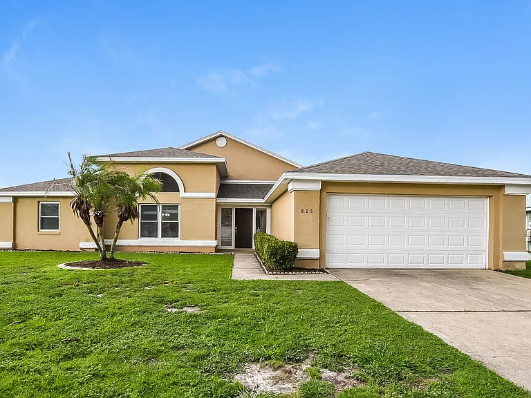 825 Virginia Woods Ln — Photo 1