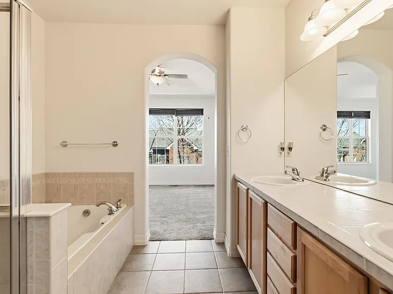9219 Kornbrust Cir — Photo 38
