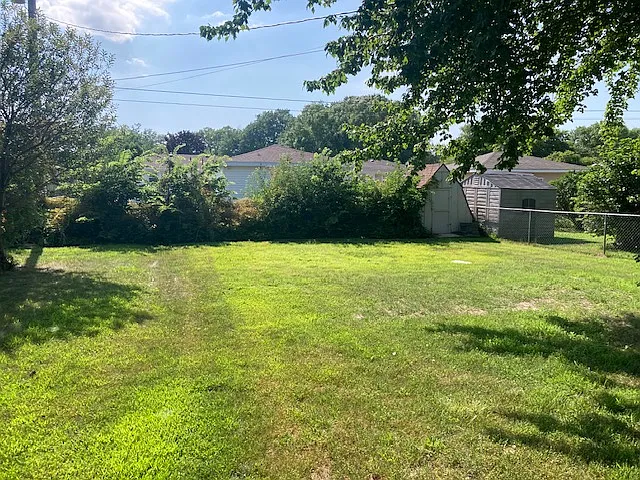 1014 N Sherman Ave — Photo 13
