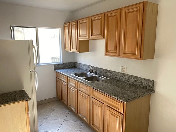 3rd image of 1610 N Martel Ave #2