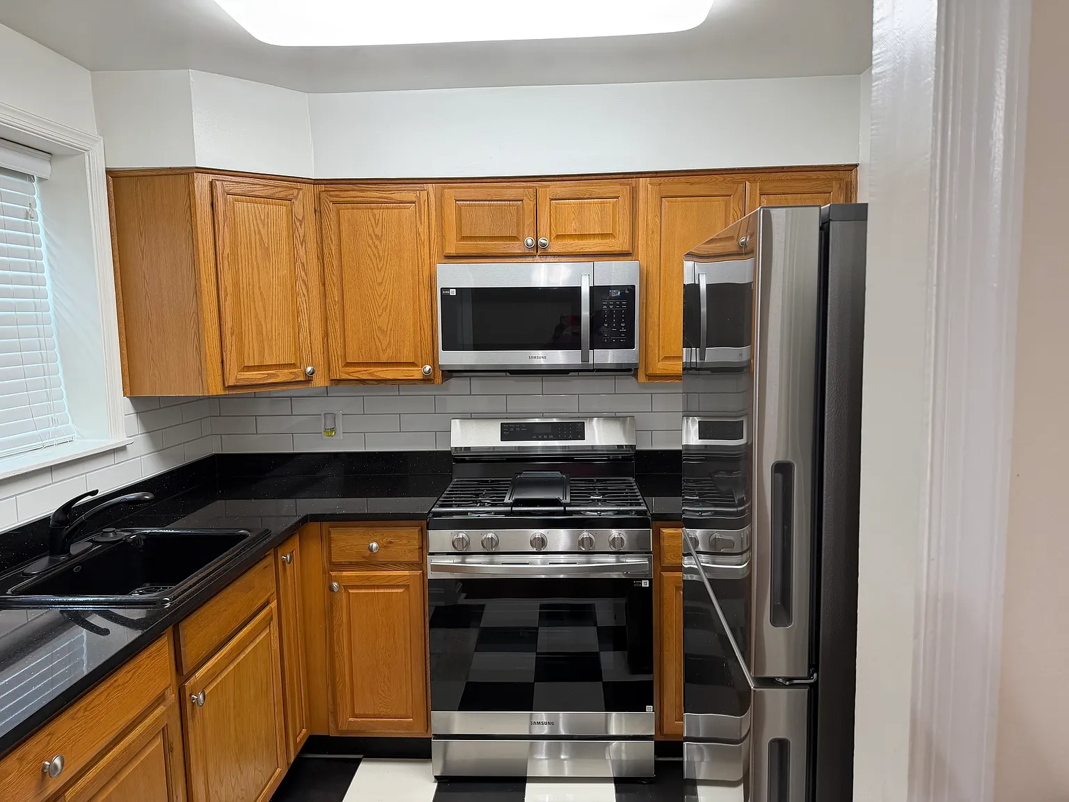 3 bed, 1.5 bath, $2,300 — Photo 2