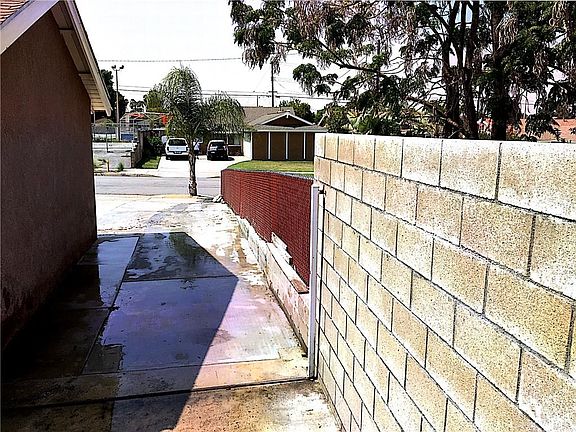 3rd image of 14065 Trumball St