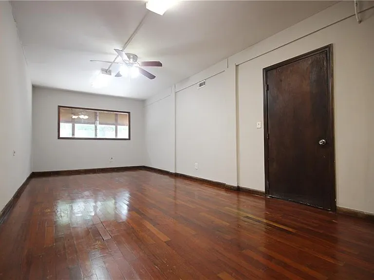 3310 Chastain Xing — Photo 35